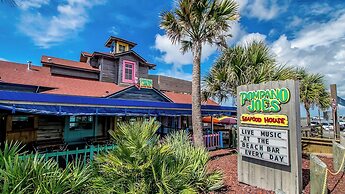 Beachside Retreat With Pools & Local Dining + Free Attraction Tickets!