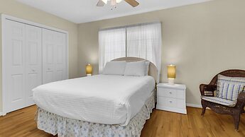 Beachside Retreat With Pools & Local Dining + Free Attraction Tickets!