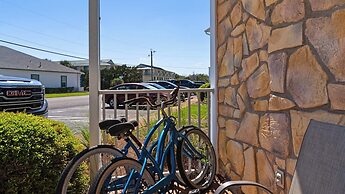 Beachside Retreat With Pools & Local Dining + Free Attraction Tickets!