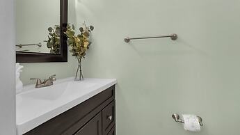 Beachside Retreat With Pools & Local Dining + Free Attraction Tickets!