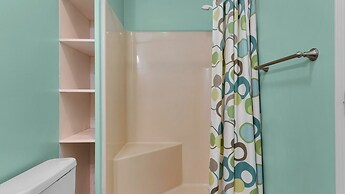 Beachside Retreat With Pools & Local Dining + Free Attraction Tickets!