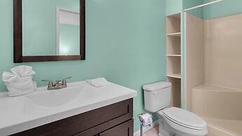 Beachside Retreat With Pools & Local Dining + Free Attraction Tickets!