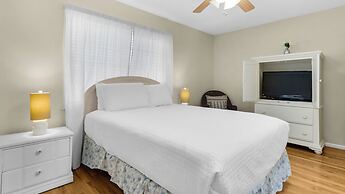 Beachside Retreat With Pools & Local Dining + Free Attraction Tickets!