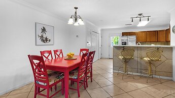 Beachside Retreat With Pools & Local Dining + Free Attraction Tickets!