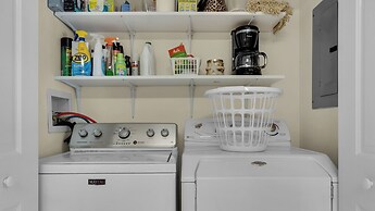 Beachside Retreat With Pools & Local Dining + Free Attraction Tickets!