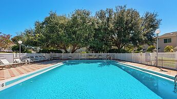 Beachside Retreat With Pools & Local Dining + Free Attraction Tickets!