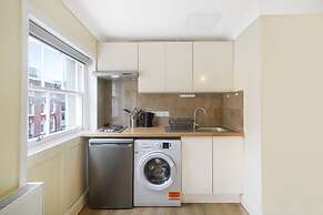 Chic London Apartment in Prime Location