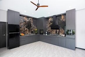 Villa Waree minutes to City and Beach