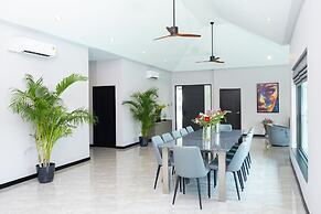 Villa Waree minutes to City and Beach
