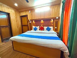 Hotel Chinar Lake View Near Mall Road