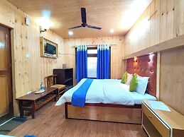 Hotel Chinar Lake View Near Mall Road