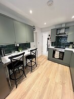 Monthly Stay 3 bed Bike Store Contractors