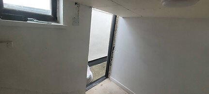 Monthly Stay 3 bed Bike Store Contractors