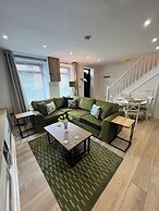 Monthly Stay 3 bed Bike Store Contractors