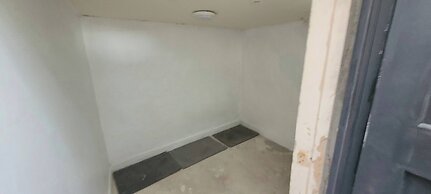 Monthly Stay 3 bed Bike Store Contractors