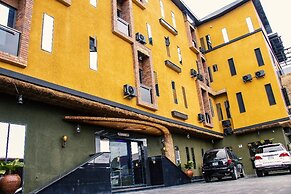 American Court Hotels