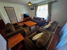 Spacious 4-bedroom with a pool