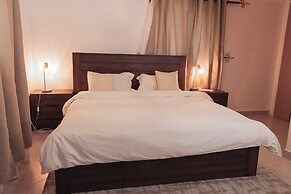 Spacious 4-bedroom with a pool