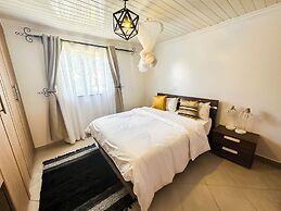 Spacious 4-bedroom with a pool