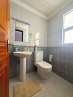 Spacious 4-bedroom with a pool