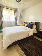 Spacious 4-bedroom with a pool