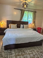 Spacious 4-bedroom with a pool