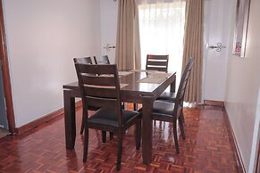 Spacious 4-bedroom with a pool