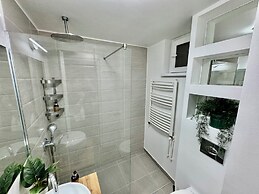 Metropole Apartments Romana Square