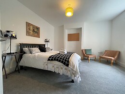 Golden Triangle Townhouse