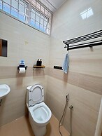 Comfy Tok Sira Home Kuantan 5 BR