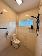 Comfy Tok Sira Home Kuantan 5 BR