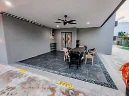 Comfy Tok Sira Home Kuantan 5 BR