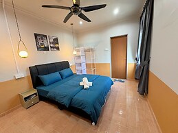 Comfy Tok Sira Home Kuantan 5 BR