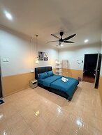 Comfy Tok Sira Home Kuantan 5 BR