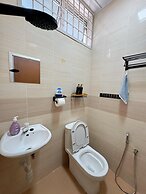 Comfy Tok Sira Home Kuantan 5 BR