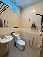 Comfy Tok Sira Home Kuantan 5 BR