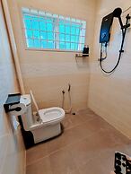 Comfy Tok Sira Home Kuantan 5 BR