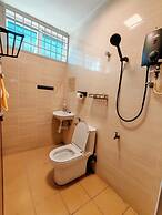 Comfy Tok Sira Home Kuantan 5 BR