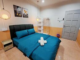 Comfy Tok Sira Home Kuantan 5 BR