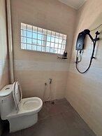 Comfy Tok Sira Home Kuantan 5 BR