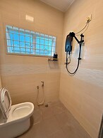 Comfy Tok Sira Home Kuantan 5 BR