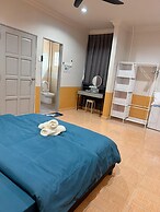 Comfy Tok Sira Home Kuantan 5 BR