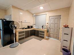Comfy Tok Sira Home Kuantan 5 BR
