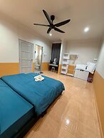 Comfy Tok Sira Home Kuantan 5 BR