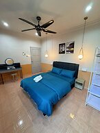 Comfy Tok Sira Home Kuantan 5 BR