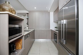 Luxury Cairns Stay with Pool and BBQ