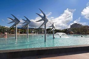 Luxury Cairns Stay with Pool and BBQ