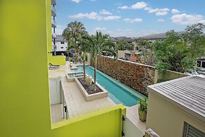 Luxury Cairns Stay with Pool and BBQ