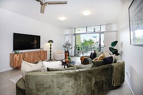 Luxury Cairns Stay with Pool and BBQ