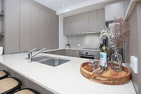 Luxury Cairns Stay with Pool and BBQ